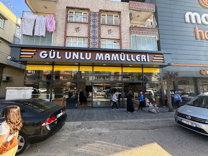 Gül Unlu Mamülleri Ve Pastane