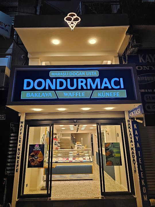Maraşlı Doğan Usta Dondurmacı Manisa