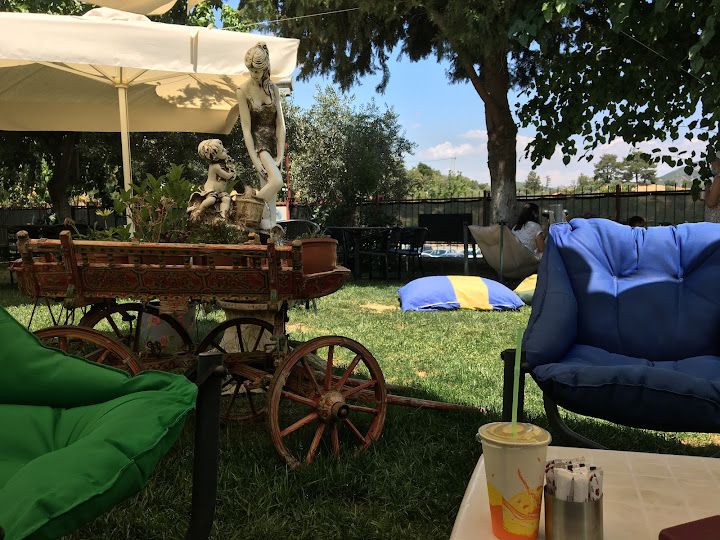 Birlikte Biz Şirin Kafe