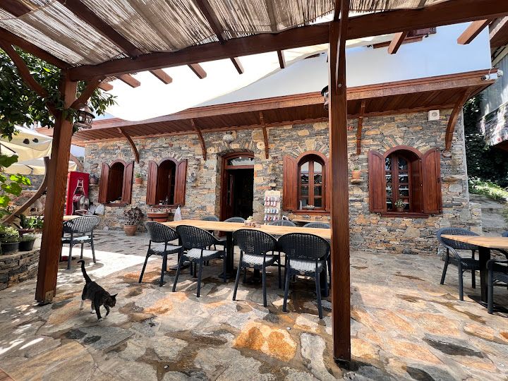 Ri Minos Cafe Restaurant
