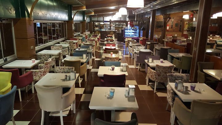 Akkonak Restaurant / Cafe
