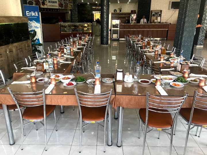İzzet-i İkram Kebap Etli Ekmek