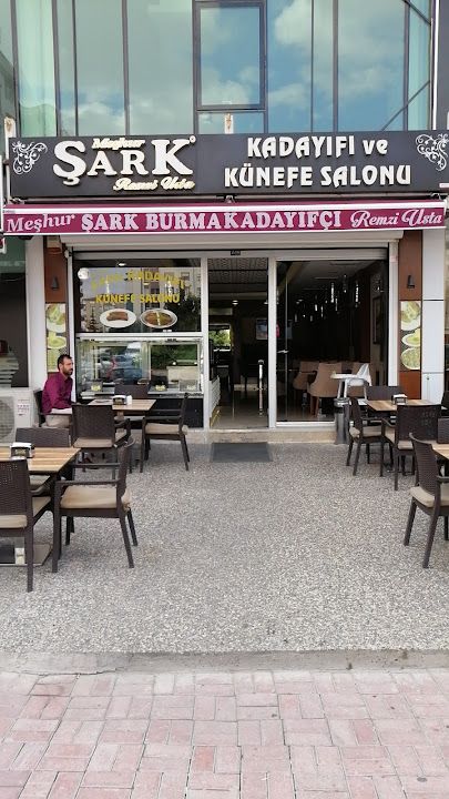 Meşhur şark kadayıfı ve künefe salonu