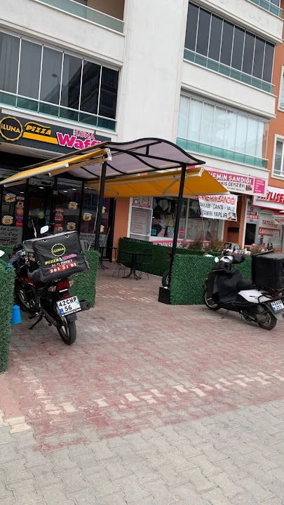 The Luna Pizza & Waffle