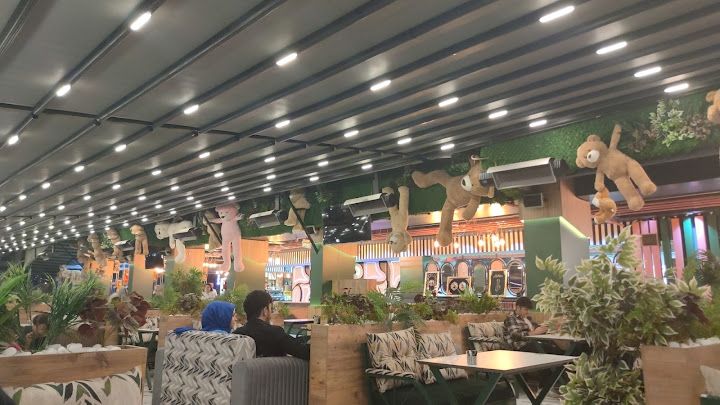 Yoogii Cafe & Bistro