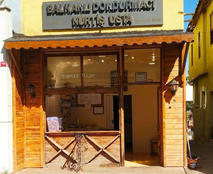Tarihi Balkan Dondurmacısı Kurtiş Usta