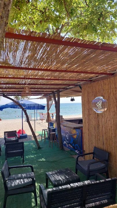 Lua Beach Bar & Kitchen