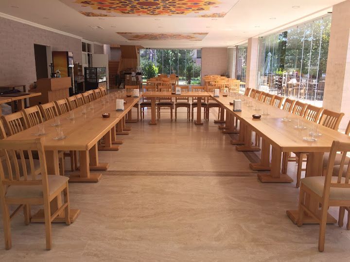 Majestic Restaurant & Cafe