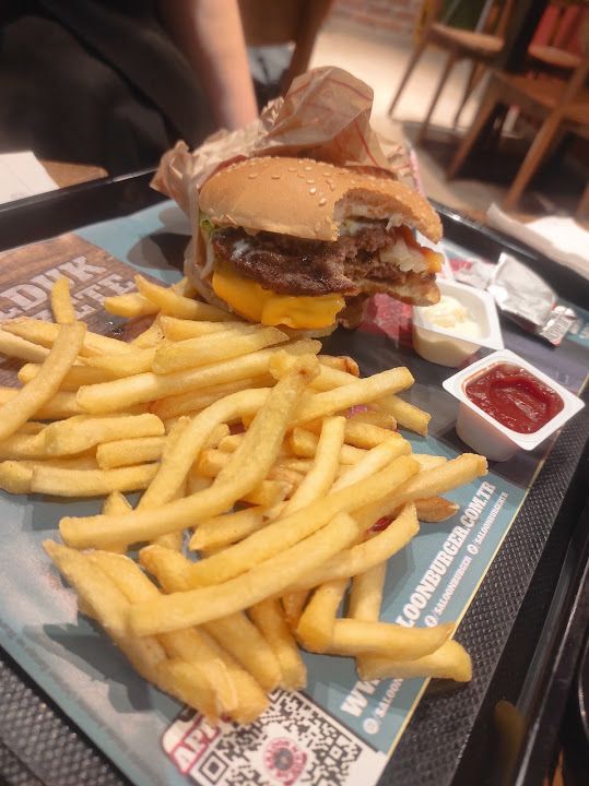 Saloon Burger - Vega Maxi AVM