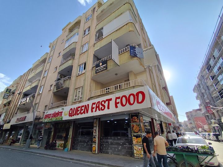 Queen Fast Food Street