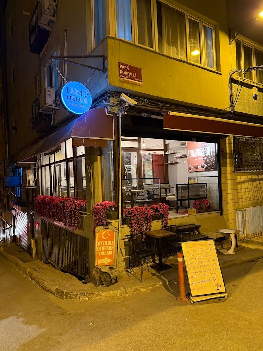 Lumo House Cafe