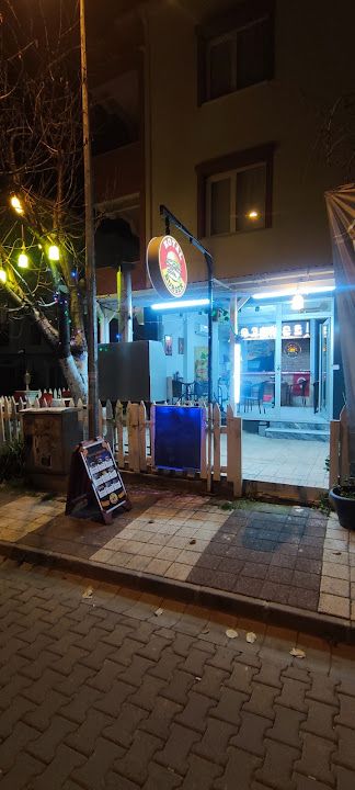 Royal burger house