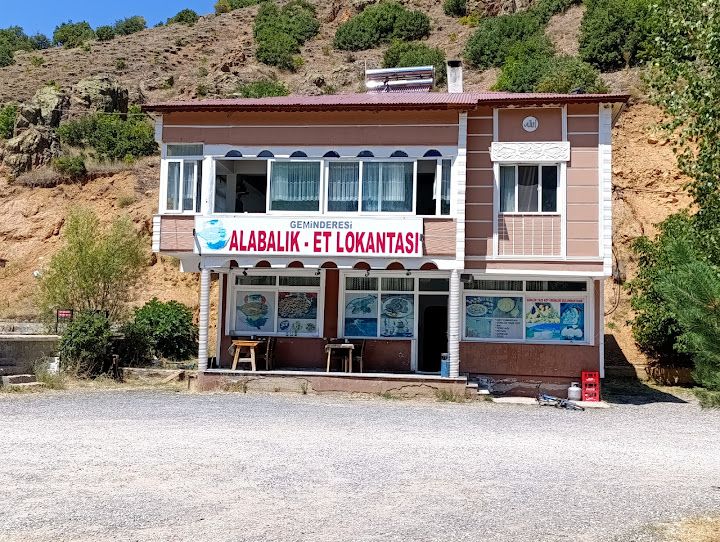 Uysallar Geminderesi Alabalık Dinlenme Tesisi