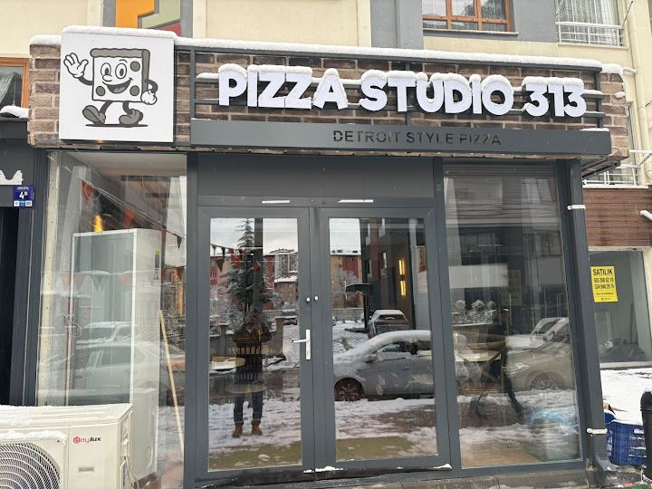 Pizza Studio 313