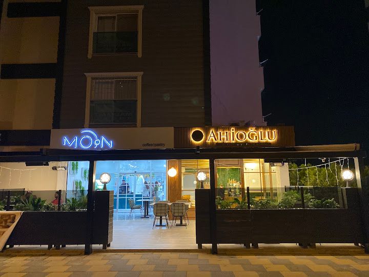 Ahioğlu Tatlı & Moon Coffee Pastry