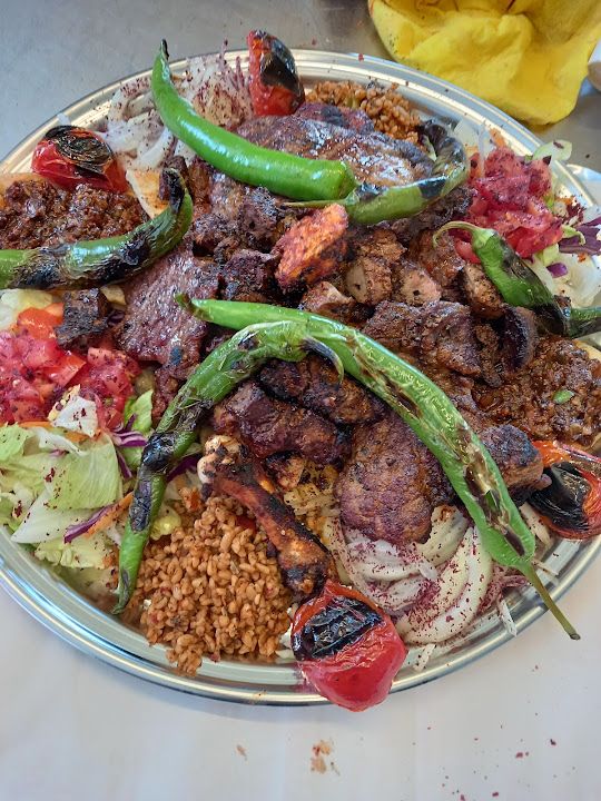 Cadde Bostan Kebap Muhtarın Yeri