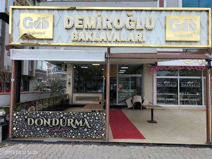 Gaziantepli demiroğlu baklavaları