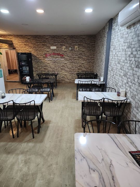 Kardeşler Kömürde Sandviç