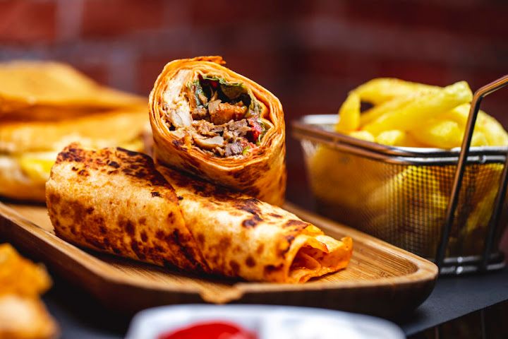 GÖZDE TANTUNİ DÖNER SALONU