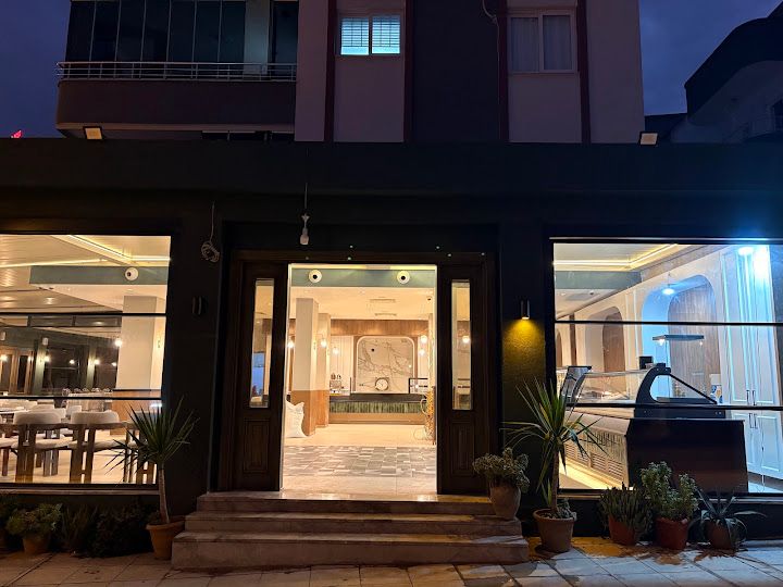 Üstün Patisserie & Cafe