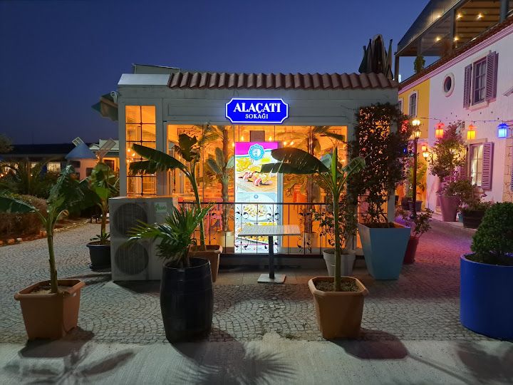 Alaçatı Muhallebicisi Viaport Marina