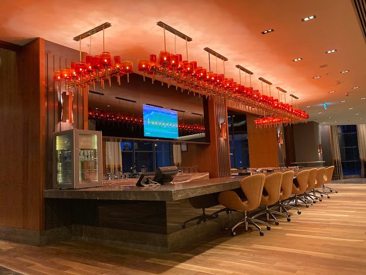 Blu Breeze Bar & Lounge