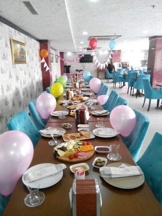 Evora E Parsel Gold Cafe