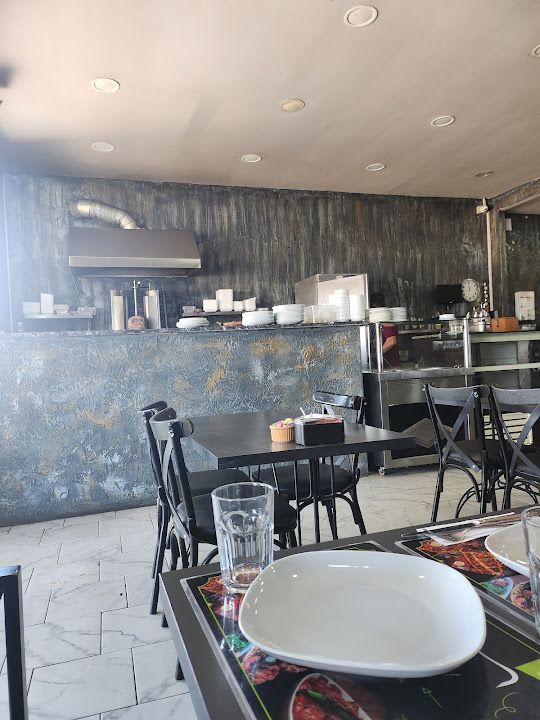 EYVAN kebap, lahmacun ,pide ve et döner salonu aydınlı