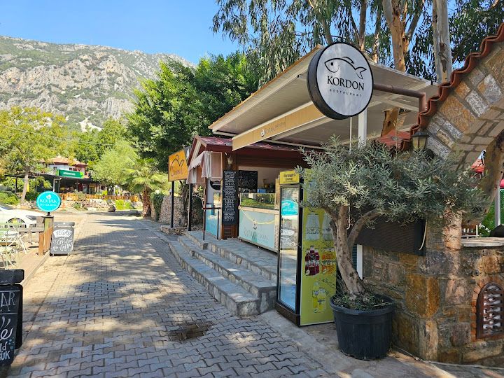 Azmak Nehri Restorantları