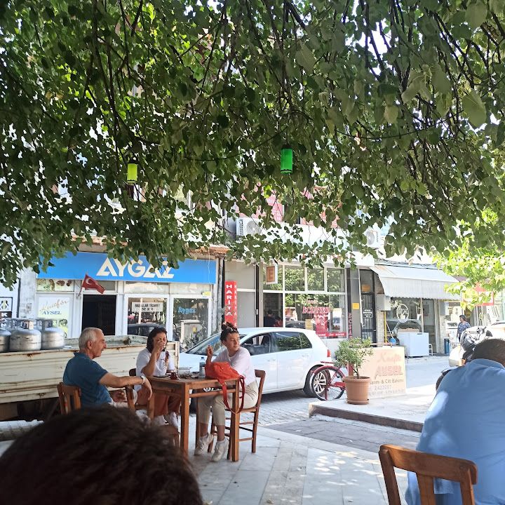 Ihlamuraltı Kıraathanesi