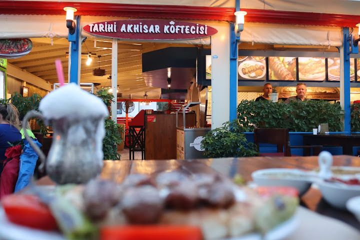 Tarihi Akhisar Köftecisi & Kokoreç & Et Döner