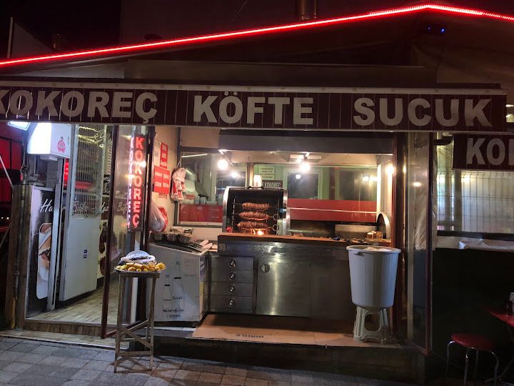 KÖZDE KUZU KOKOREÇ VE KÖFTE EKMEK & SUCUK EKMEK