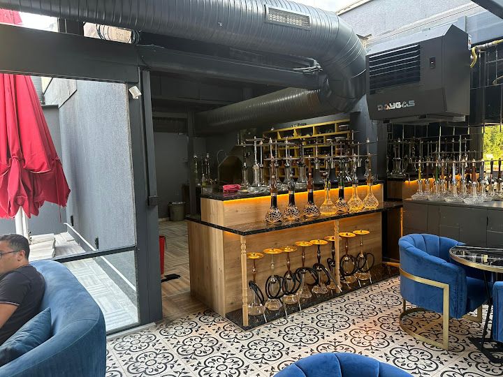 Lucky Lounge & Bistro