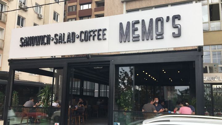 MeMo'S Café & Bistro
