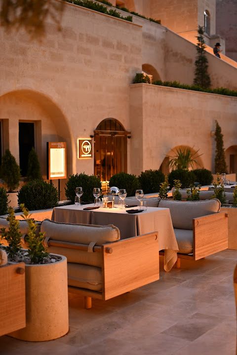 The Courtyard Lounge & Bar