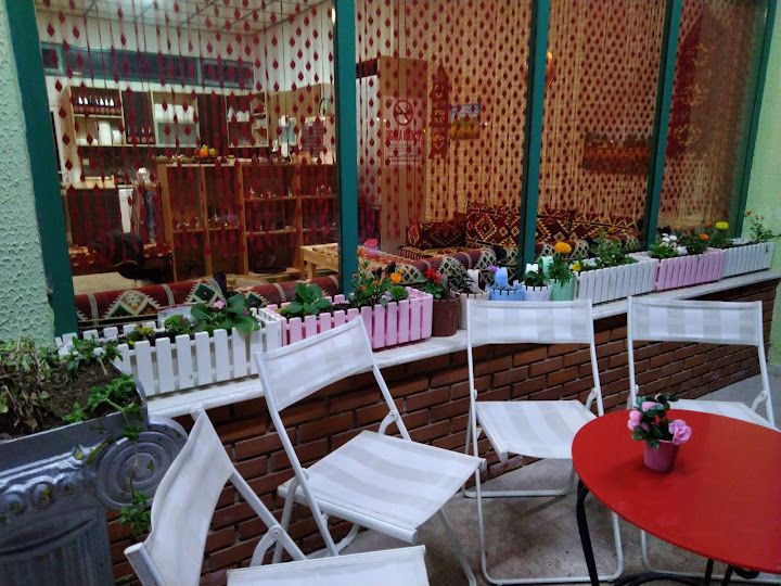 Kırmızı Cafe