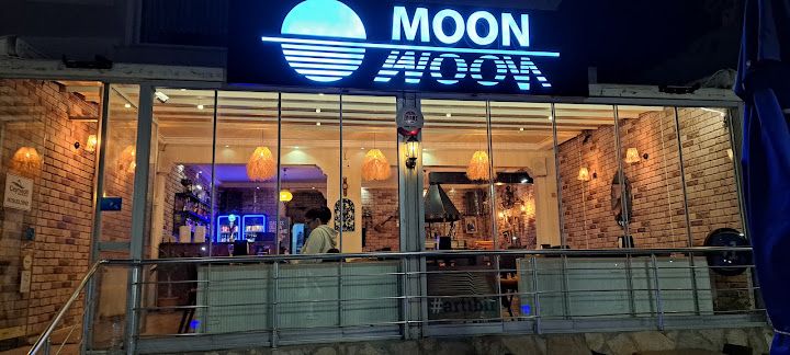 Moon bistro urla