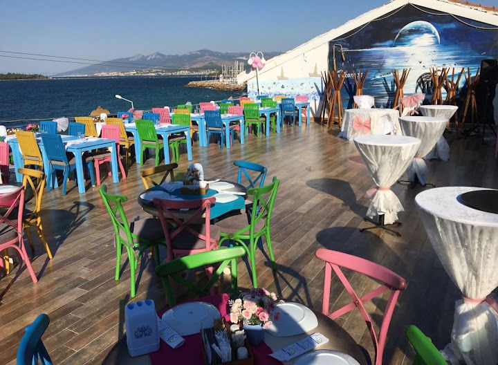 Urla yakamoz cafe restoran