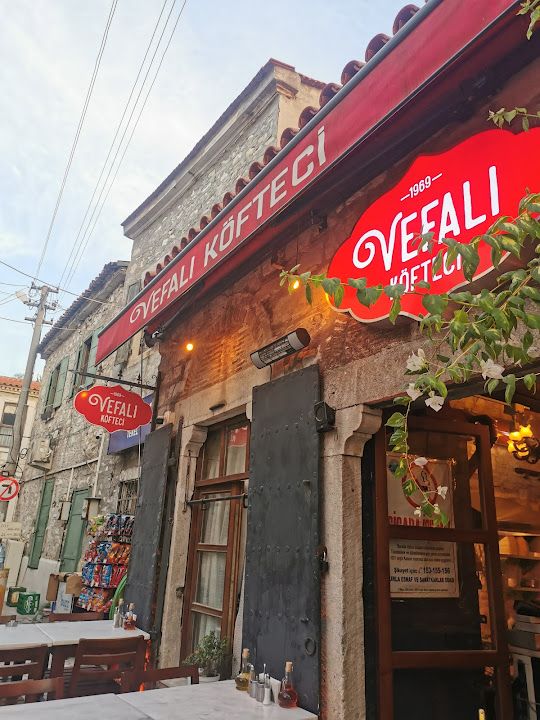 Vefali köfteci urla