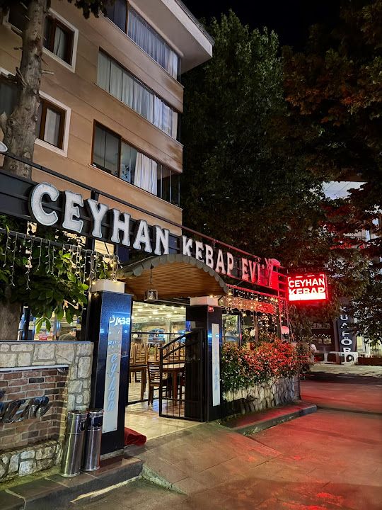 Ceyhan Kebap Evi