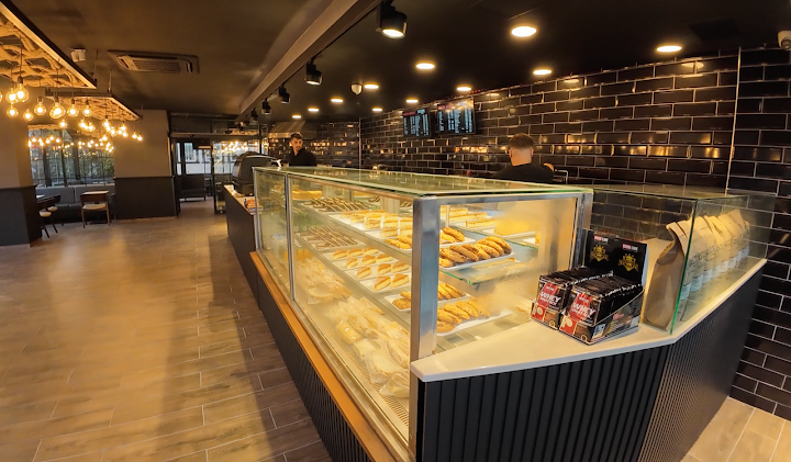 Dozze Coffee & Bookstore 7/24