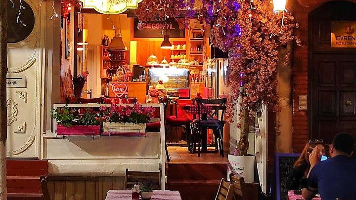 Kuzguncuk Begonvil Cafe