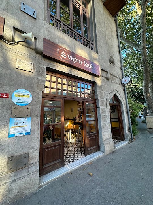 Kuzguncuk İskelesi Vapur Kafe