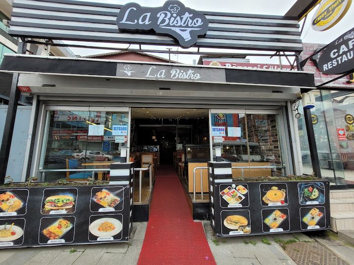 La Bistro Cafe