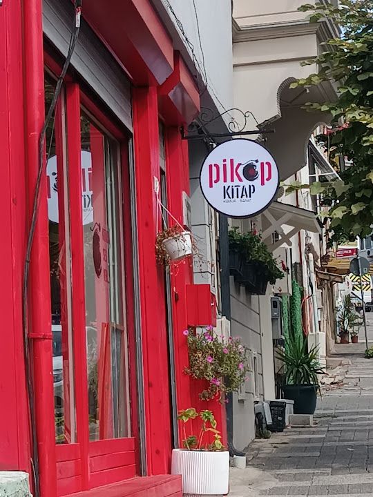 PİKAP KİTAP KAFE