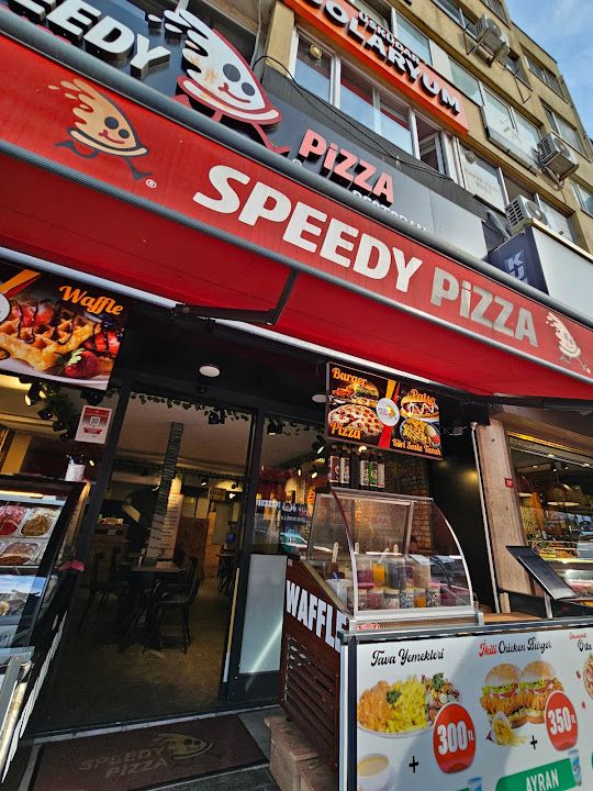 Speedy's Pizza Cafe Restoran