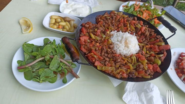 6 Kardeşler Döner Salonu
