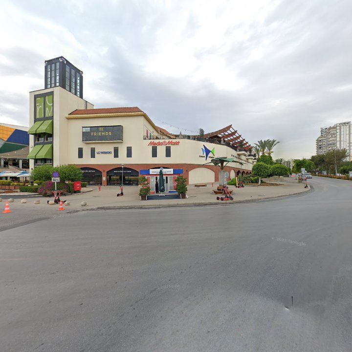 Friends Cafe & Lounge