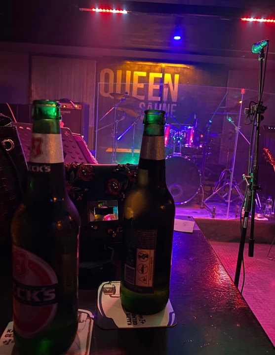 Queen Rock Bar