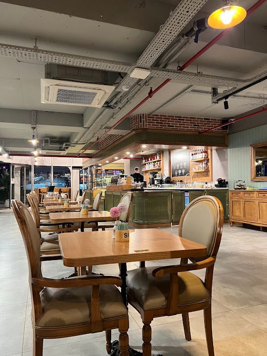 Mos's Coffee & Bakery